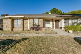 Building Photo - 3009 Hilltop Dr