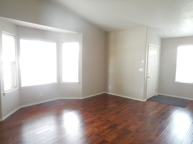 Building Photo - 3 Bedroom, 2 Bathroom at End of Cul-De-Sac