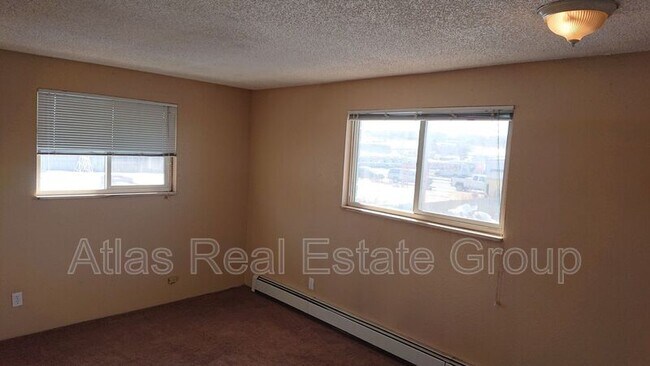 Foto del edificio - 920 Bishop Ct