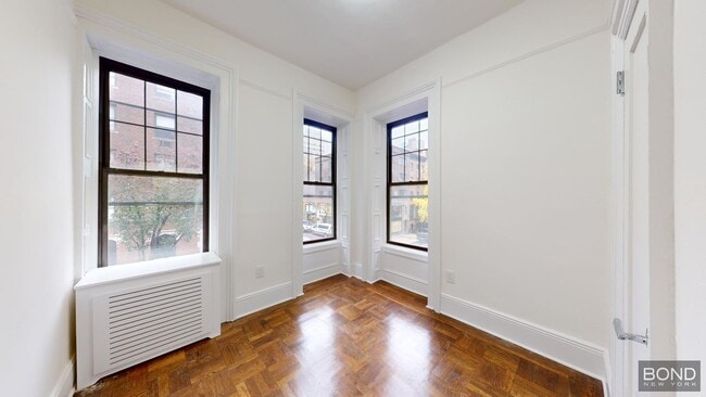Building Photo - 985 Lexington Ave