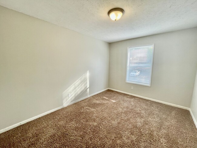 Building Photo - 3 Bedroom, 2 Bathroom Condo in Stewart's C...