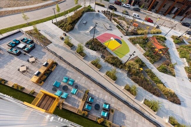 Cozy Exterior Hangout Spaces! - HELLO Apartments