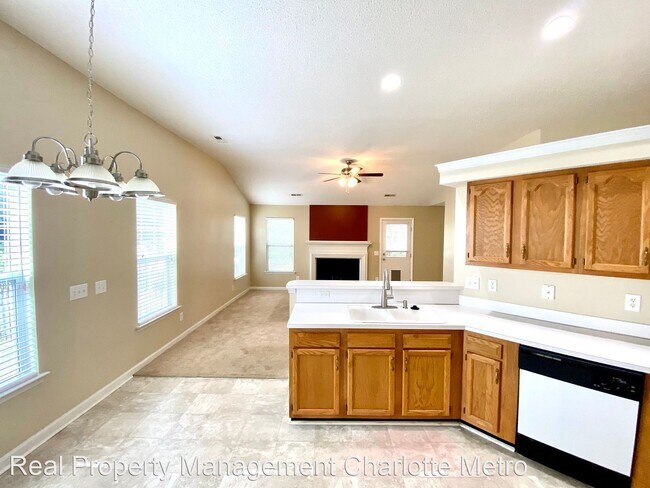 Building Photo - 3 br, 2 bath House - 740 Bradberry Lane