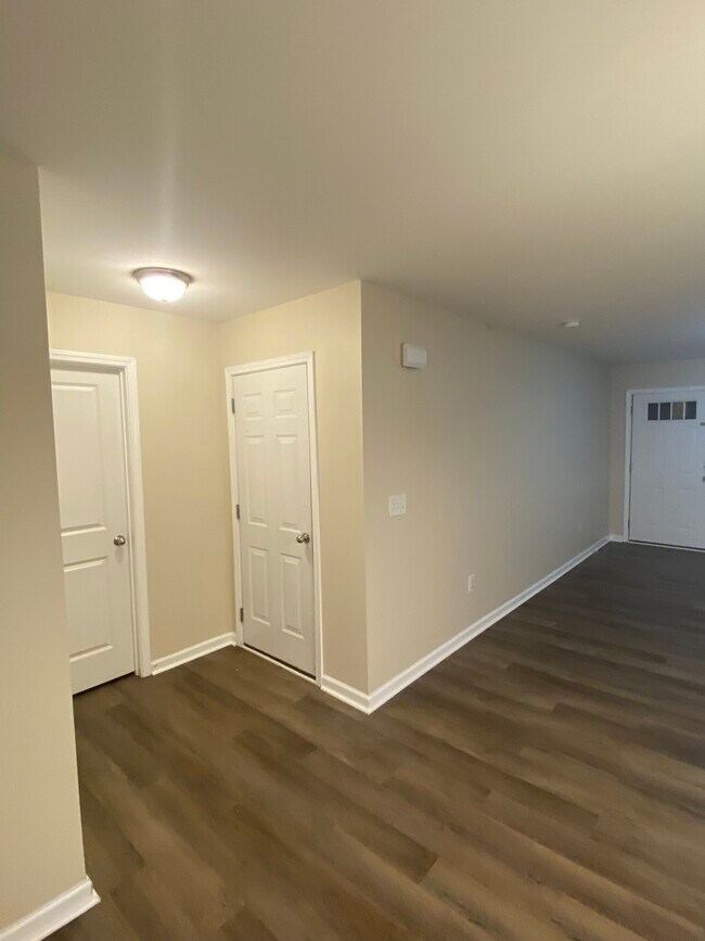 Building Photo - 527 Song Sparrow Ln