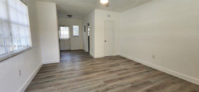 Foto del edificio - 930 SW 4th St