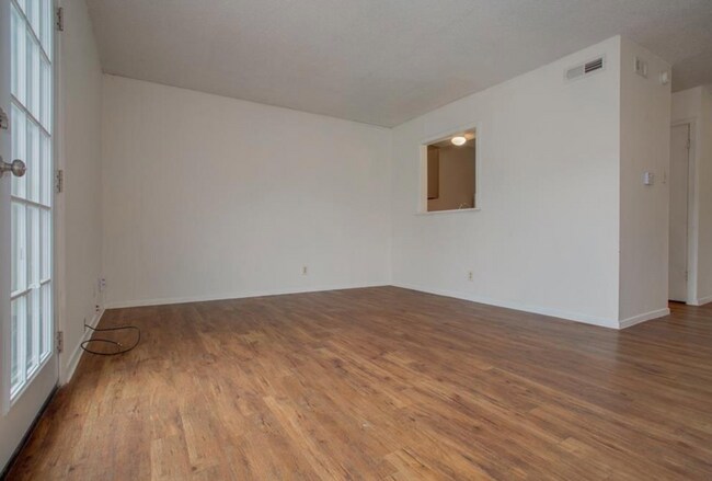 Foto del edificio - 2501 Mission Hill Dr