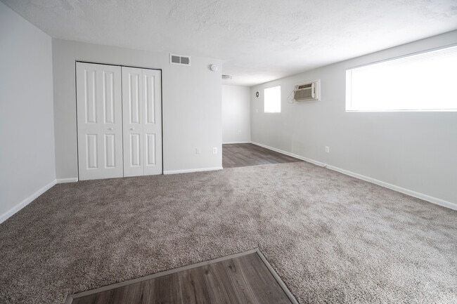 Building Photo - Sandalwood Apartments