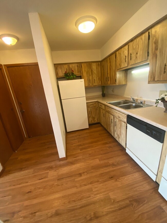Building Photo - W151S7043 Cornell Cir