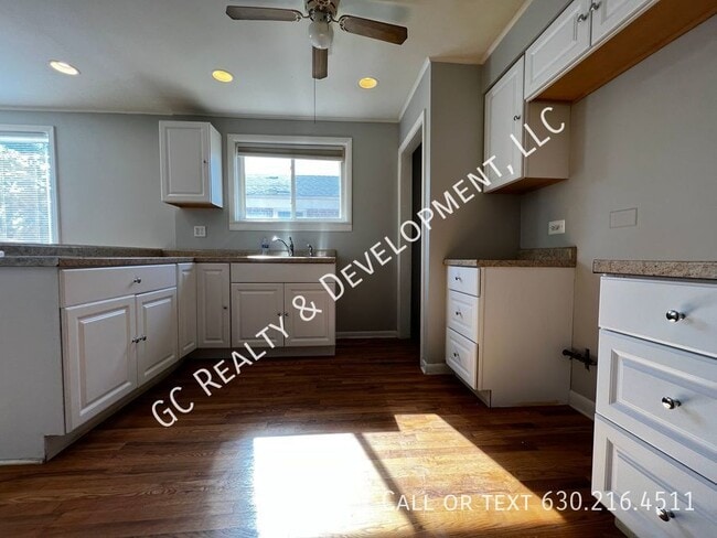 Building Photo - ***DETACHED BRICK RANCH / 3 BDRM / 2 BTH /...