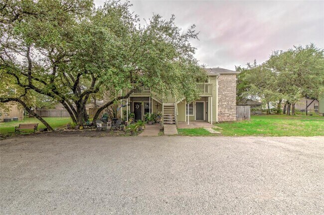 Foto del edificio - 400 Hedgewood Dr