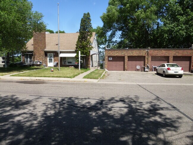 Foto del edificio - 612 Stewart Ave