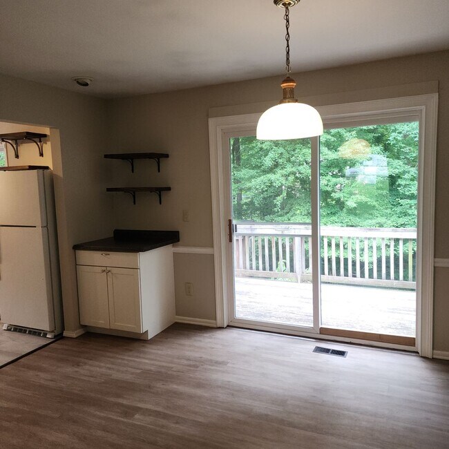 Foto del edificio - 3 Bedroom, 1.5 Bath Rancher in Established...