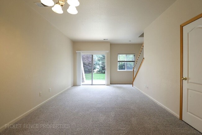 Foto del edificio - Beautiful Two-Story Condo in Windsor