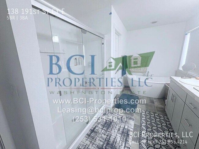 Foto del edificio - 138 191st St Ct E