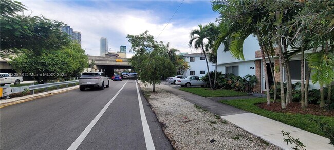 Foto del edificio - 350 SW 15th Rd