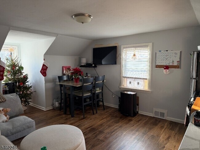 Foto del edificio - 8 Rowe Pl