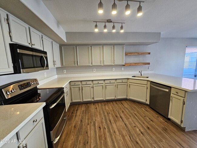 Foto del edificio - 1142 W Sandy Banks