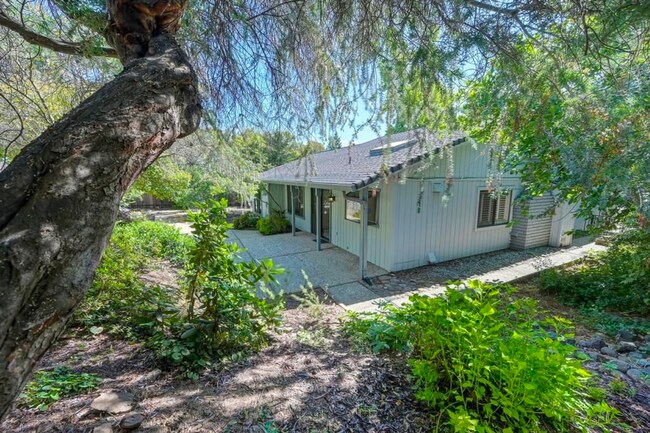 Building Photo - Beautiful 3-Bedroom Home in North Auburn's Sierra Foothills