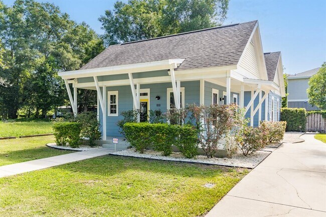 Building Photo - 321 NW 7th Terrace