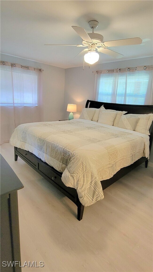 Foto del edificio - 300 Valley Stream Dr