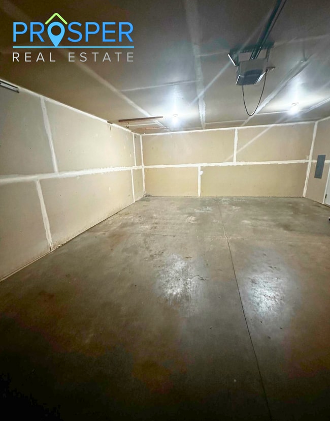 Building Photo - 856 Kari Dr