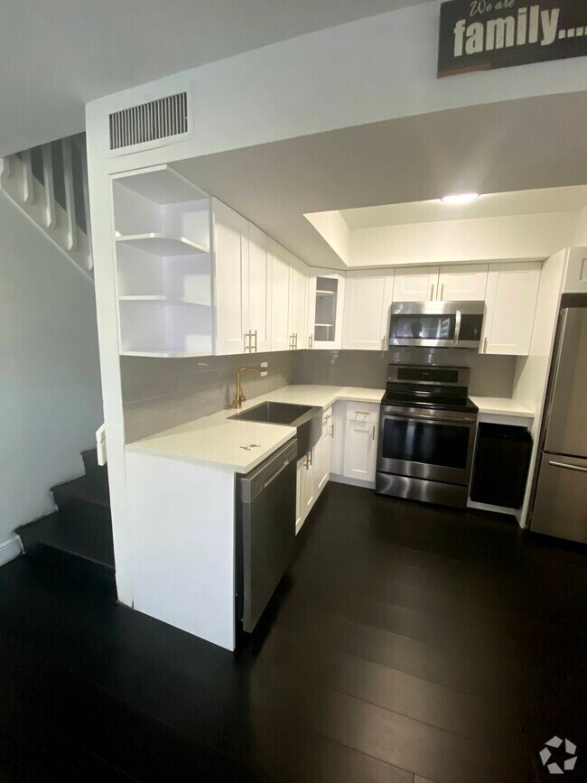 Le Village de Provence Houses under 1,000 Delray Beach, FL 9 Homes