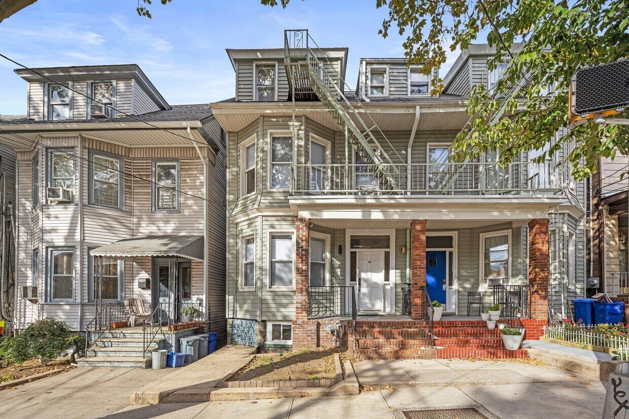 Primary Photo - 44 Highwood Terrace