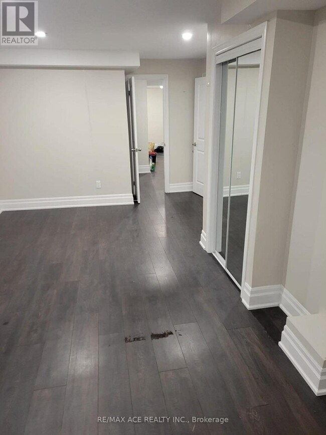 Photo du bâtiment - 47 McCowan Rd