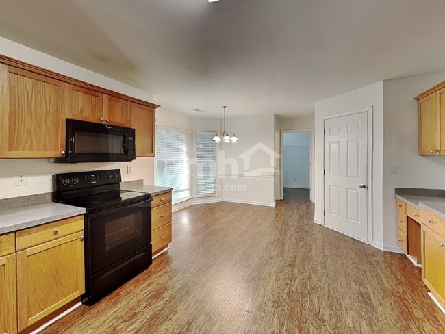 Building Photo - 204 Hunters Ter