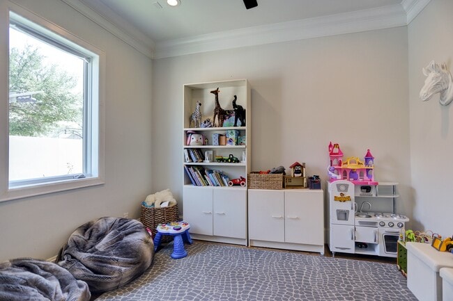 Building Photo - 1632 Potomac Dr