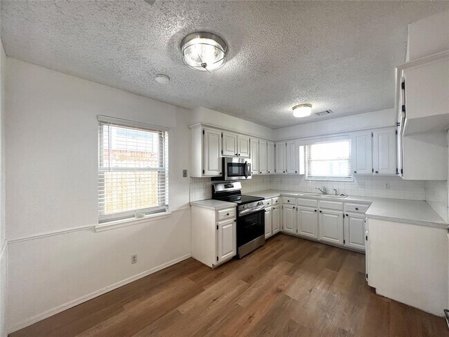 Foto del edificio - 1024 S Highland Dr