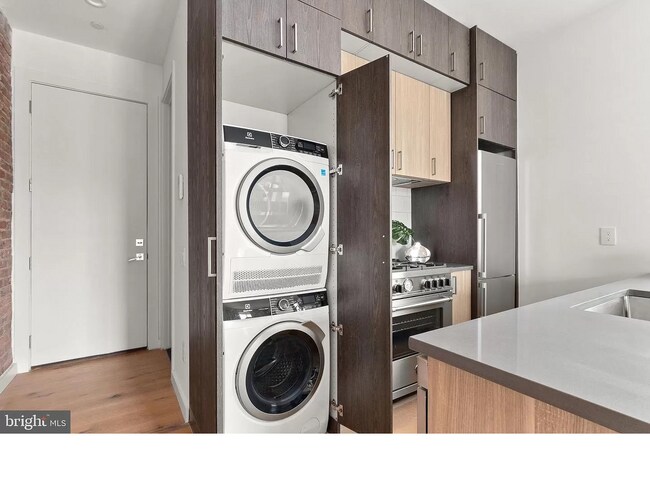 Lavadora/secadora incluida - 1412 15th St NW