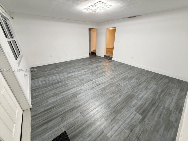 Building Photo - 1621 SW 117th Ave