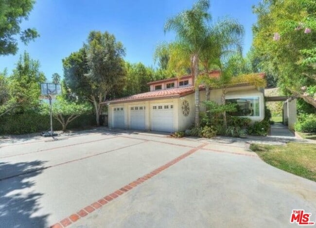 Building Photo - 23444 Park Hermosa