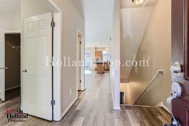 Foto del edificio - Lovely 4 bedroom Townhouse located in Hill...