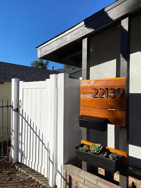 Foto principal - 22139 Strathern St