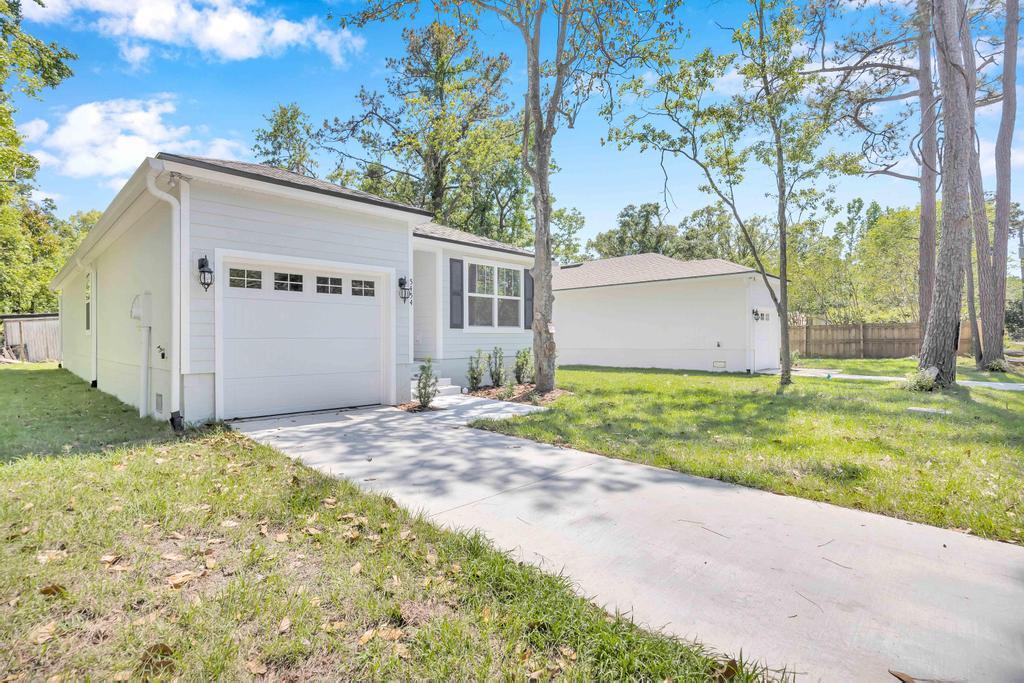 Primary Photo - 5460 Amazon Ave