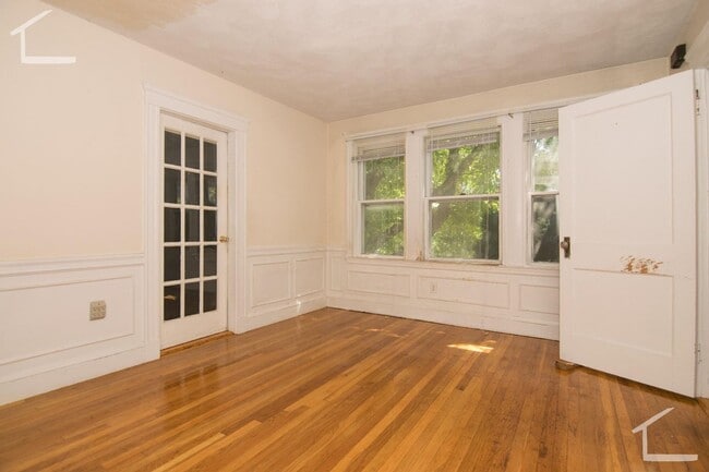 Photo - No Brokers Fee, No Security Deposit, In-Unit Washer and Dryer, Pets Friendly, Eat-in Kitchen DEck... Apartment