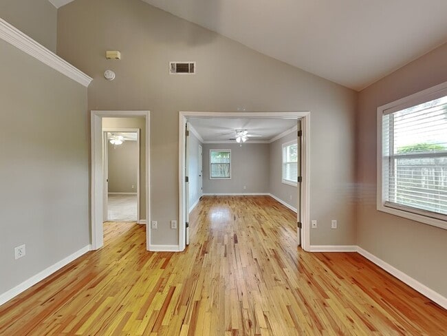 Building Photo - 1501 Stone Gate Ln SE