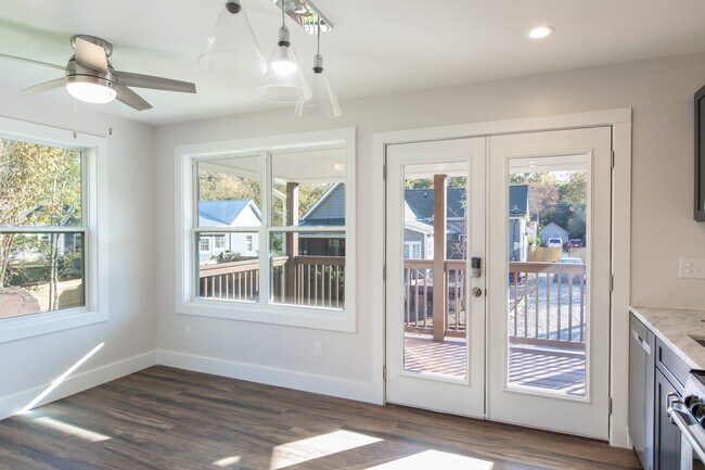 Building Photo - 911 Carolina Ave