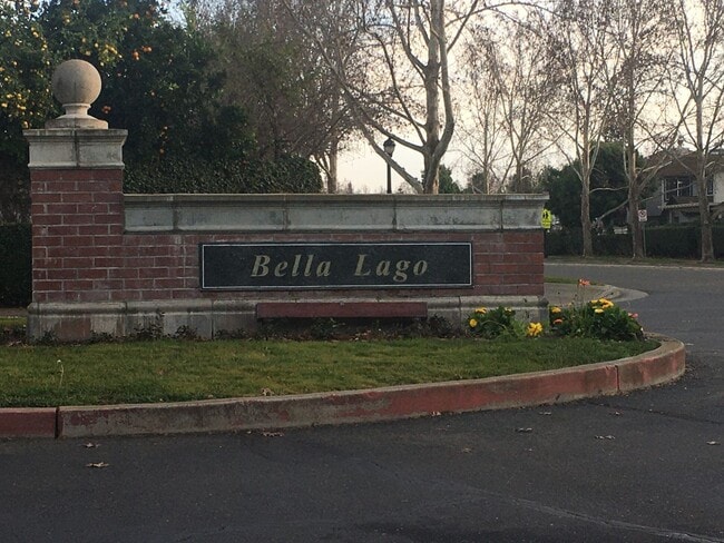 Building Photo - Highly Desirable 2 Story Home In Brookside