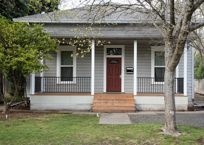 Building Photo - 1242 W 4th St