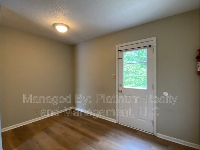 Building Photo - 809 Golf View Pl