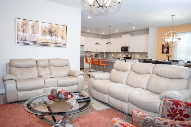 Foto del edificio - 4710 Sleepy Hollow Dr