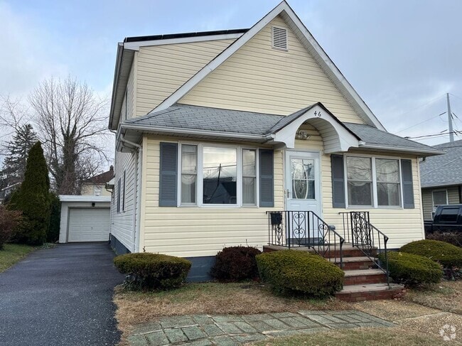 Building Photo - 46 Drummond Ave
