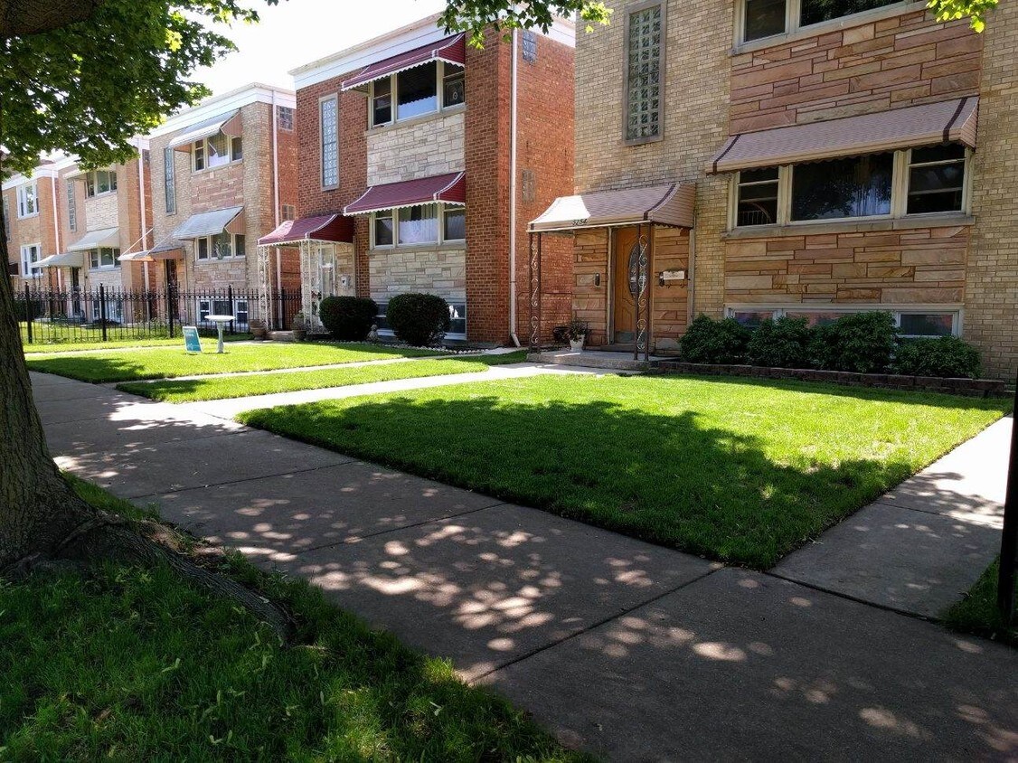 Primary Photo - 5254 N Leclaire Ave