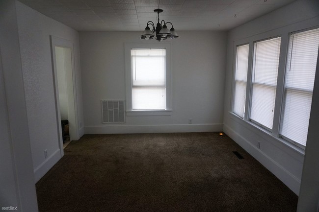 Building Photo - 2 br, 1 bath House - 527 Houser Dr