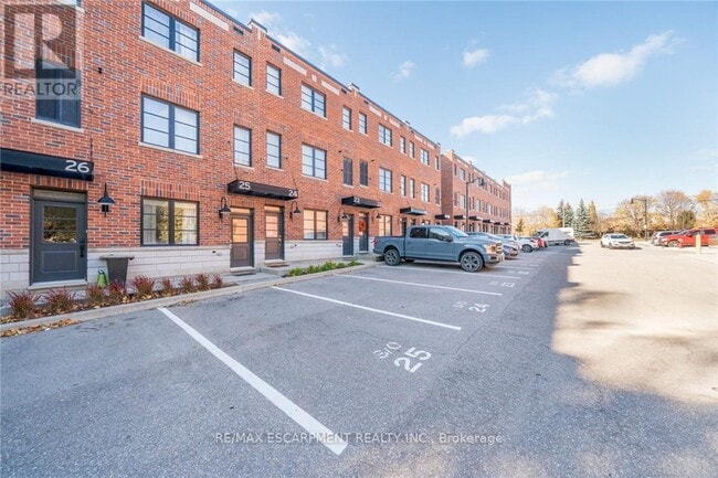 Photo du bâtiment - 70-70 Plains Rd W