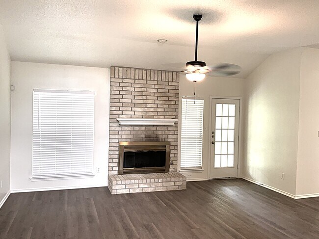 Foto del edificio - 2115 Rosemary Ln