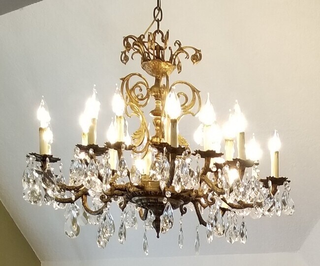 Living Room Chandelier - 420 N Tacoma Ave